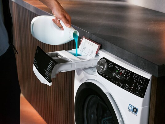 Filling in washing detergent in WD