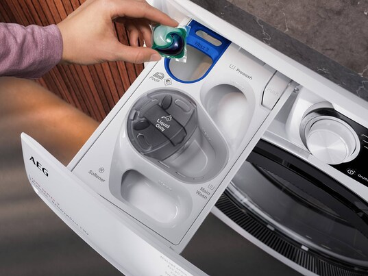 Filling in washing detergent in WD